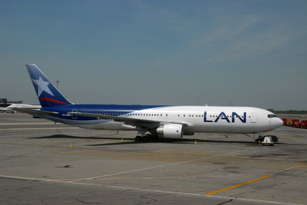 LAN Chile B767 at JFK (CC-CEB)