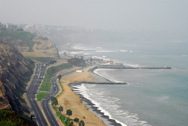 Pacific coast looking south from Larcomar, Lima