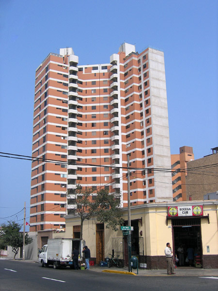 Apartment tower, Av Jorge Chavez