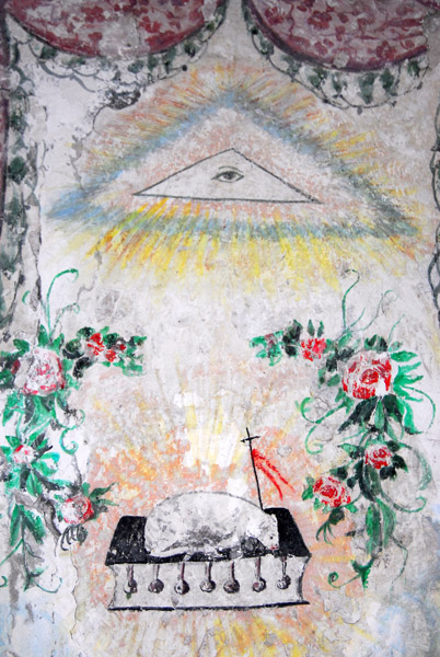 Lamb on an alter with an eye in a pyramid