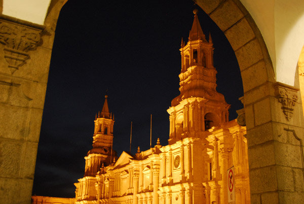 Plaza de Armas and La Catedral, Arequipa, at night