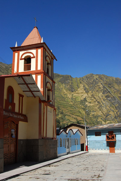 Iglesia y Plaza de Chicla