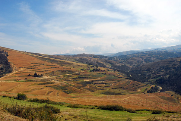 Driving up to the viewpoint above Santa Rosa de Ocopa