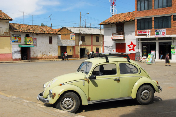 VW Beetle, Plaza de Armas, San Jeronimo de Tunan