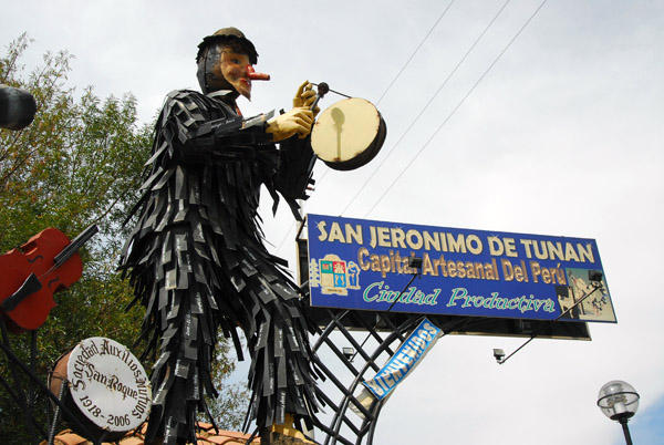 Entrance to the village of San Jeronimo de Tunan, known for its silver filigree
