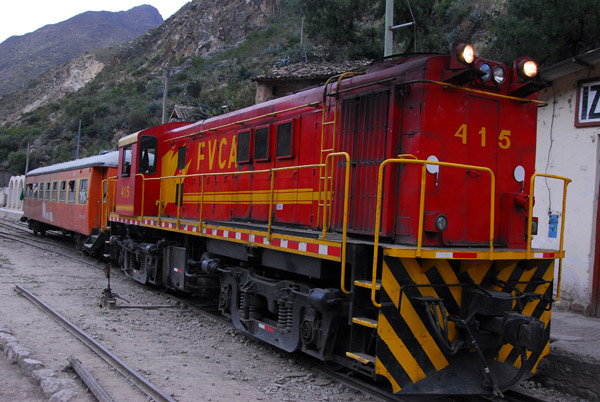 Giant engine (415) pulling 1 car on the route Huancavelica - Huancayo