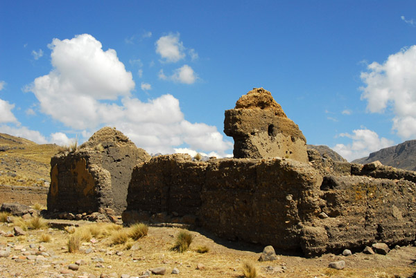 Adobe ruins south of Huancavelia