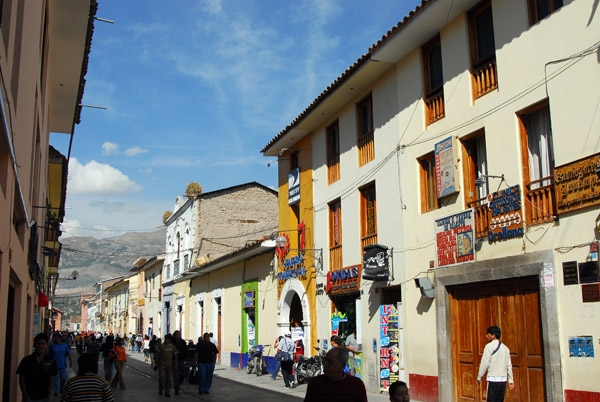 Pedestrianized Av. Asamblea, Ayachcho