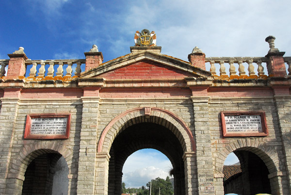 Arco del Triunfo, Alameda Bolognesi, Ayacucho