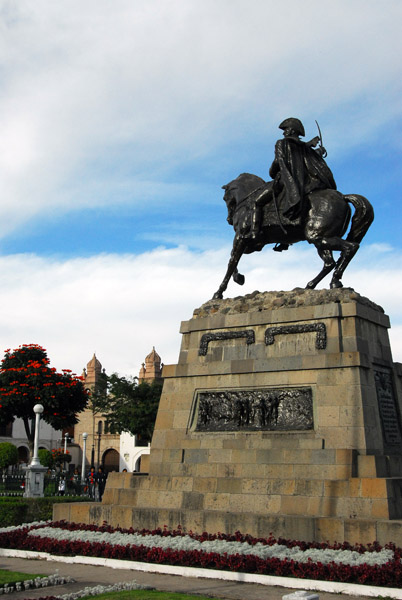 Sucre Monument, Plaza de Armas, Ayacucho