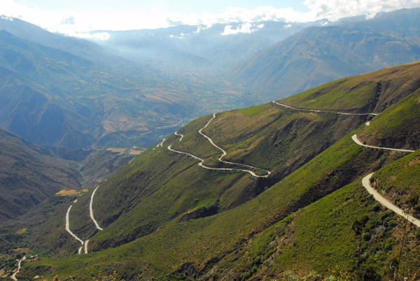 The serpentine road descending to the Rio Apurimac and Abancay