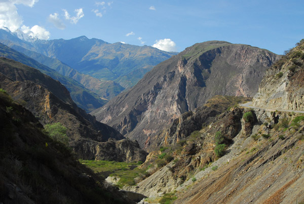 Road descending to the Apurimac River valley