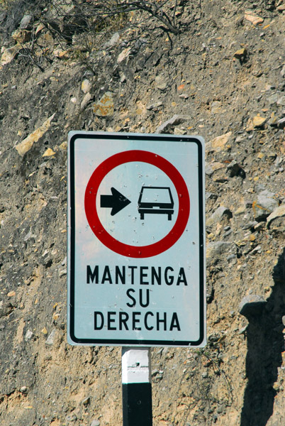 Mantenga Su Derecha road sign