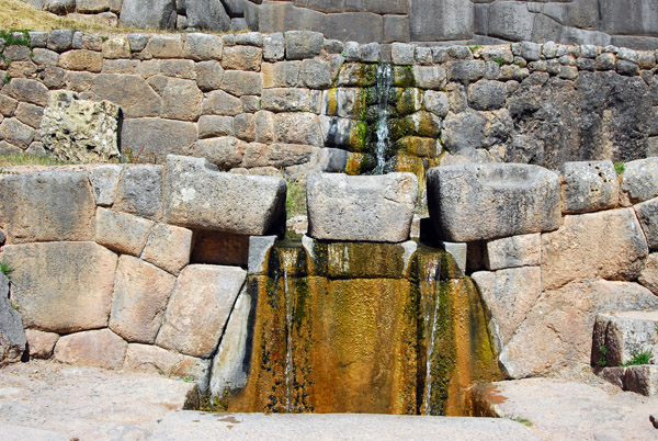 Tambomachay - water features, El Bao del Inca