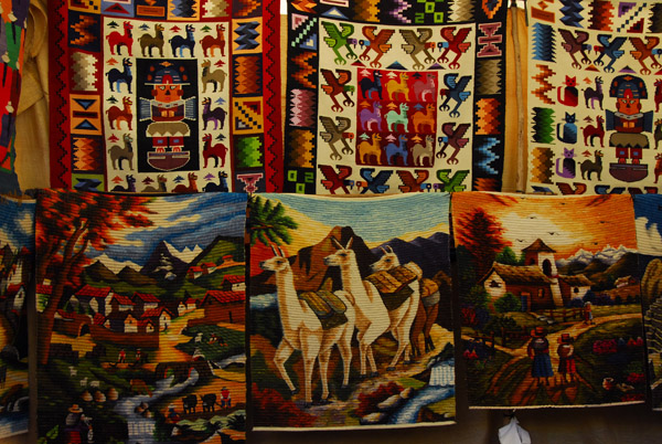 Andean textiles, Pisaq tourist market
