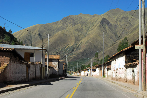 Village between Urcos and Quiquijana