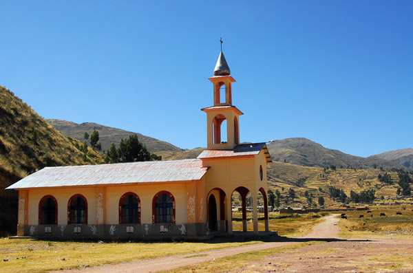 Church between San Pedro and Sicuani