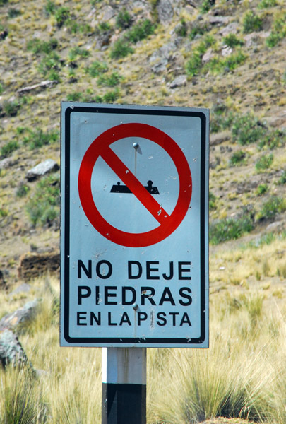 No Deje Piedras En La Pista - Don't put stones on the road