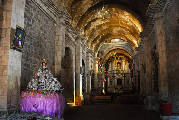Interior, Iglesia de Santiago de Pupuja, Pucara
