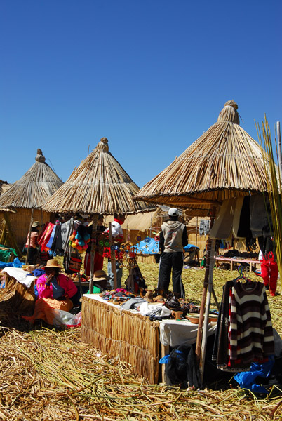 Tourist market, Floating islands