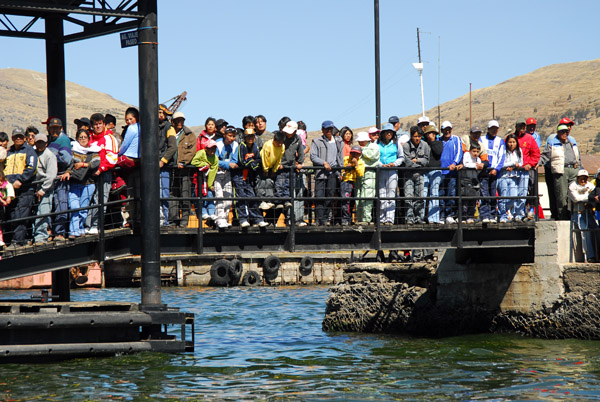 Crowds gathered an the pier of Puno harbor