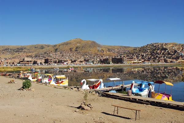 Kiddle peddle boats along Lake Titicaca, Puno