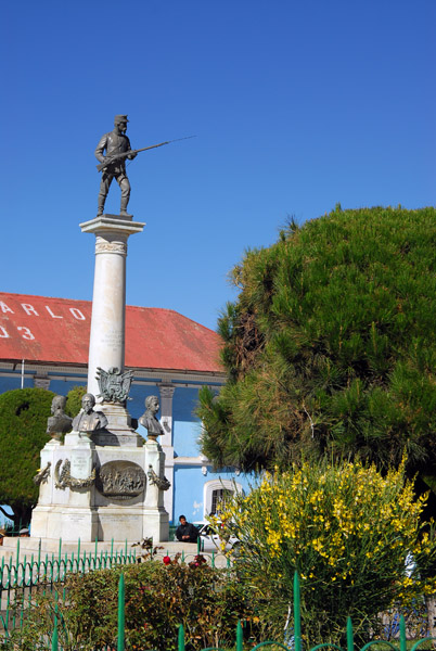 Manuel Pino memorial, Puno