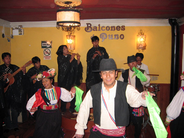 Cultural show at Balcones de Puno