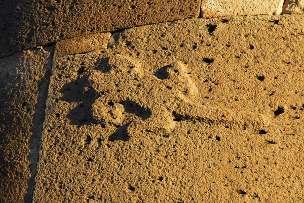 Carving of a lizard on one of the chullpa of Sillustani