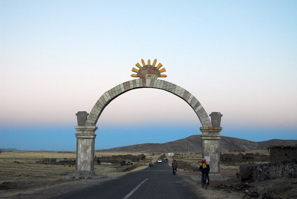 Arch leaving Acuncolla ont he Sillustani Road
