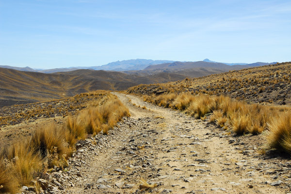 Passage is very slow along this rough road...reminiscient of the road from Ayacucho to Andalhuaylas