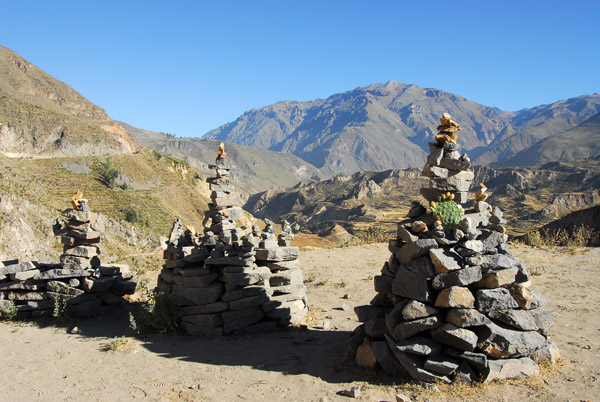 Stone cairns at an overlook, Valle del Colca