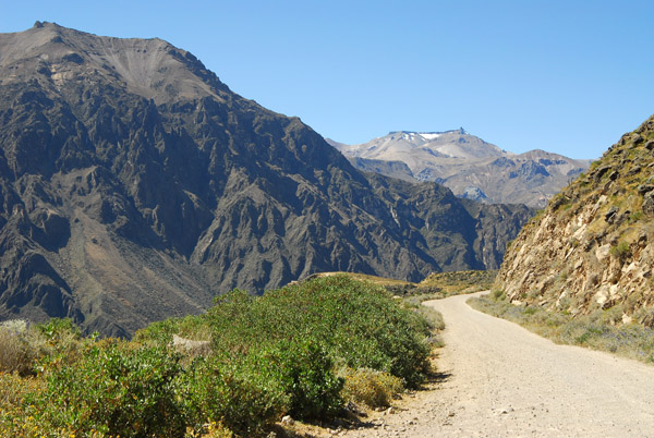 Eastbound on the south rim road, Colca Canyon