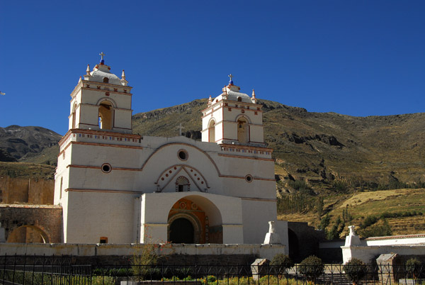 Colonial church and plaza, Lari