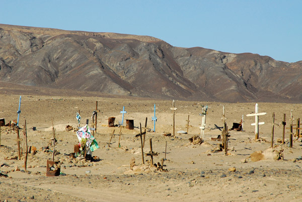 Modern Christian cemetary along the road to Chauchilla