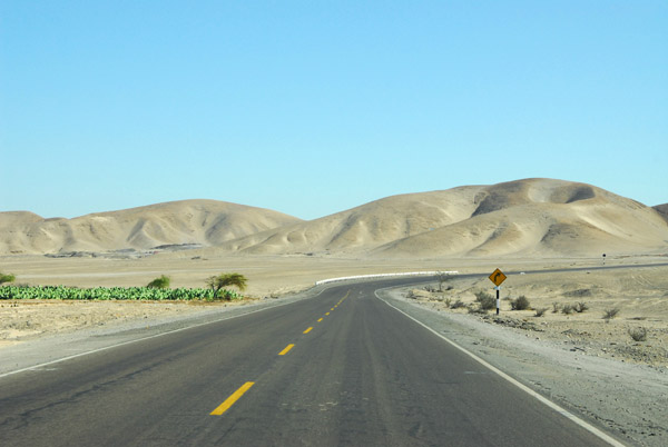 Panamerican Highway heading to Nazca