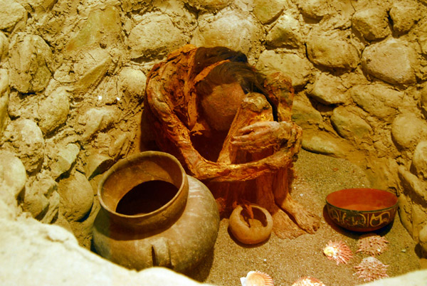 Reproduction of a Nazca tomb, Museo Didactico Antonini