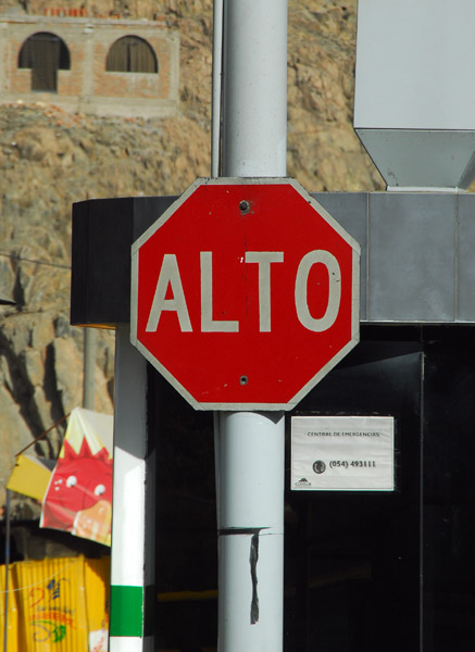 Peruvian stop sign - Alto