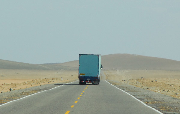 It would be alot easier to drive in Peru if a*holes like this would pick a lane....