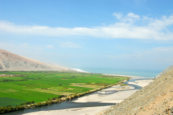 Fertile Ocoña River valley
