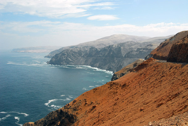 Section of the Panamerican Highway NW of Ocoña reminiscent of Big Sur, CA