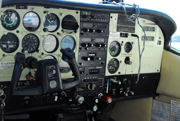 Cessna cockpit...keys are in it...