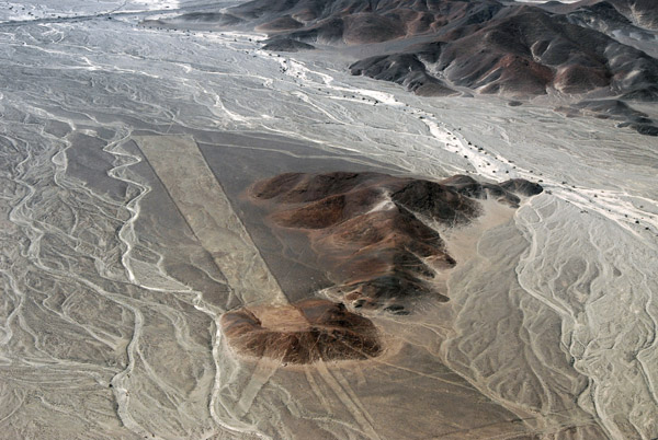 Looks a bit like a runway, Nazca Lines
