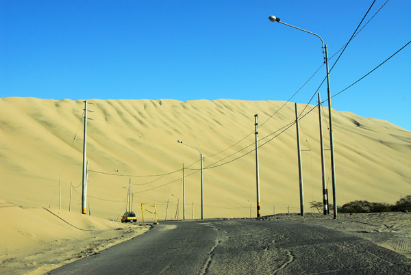 Tall dunes totally surround Huacachina