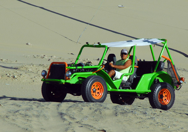 Dune buggies...and you thought Peruvians drove poorly on the road!