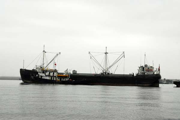 Cargo ship Rio Previsto and tug boat Alcat, Paracas Harbor