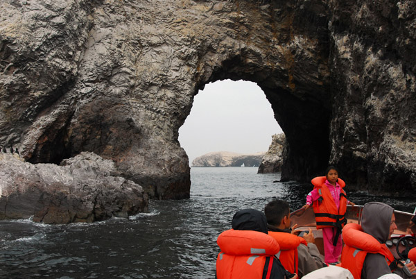 Sailing through an arch, Islas Ballestas