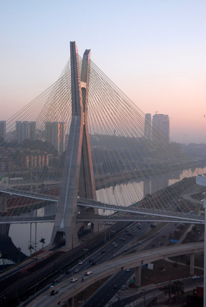 Octavio Frias de Oliveira Bridge at dawn