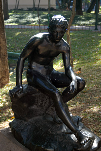 Sculpture - young male nude - Praa da Repblica