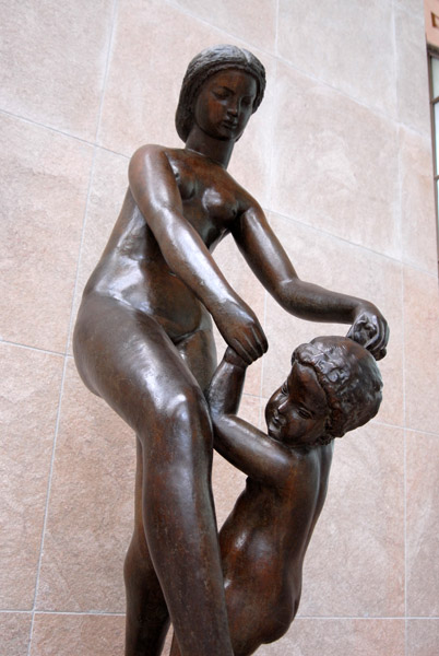 Femme et enfant dansant by Joseph Bernard, 1913